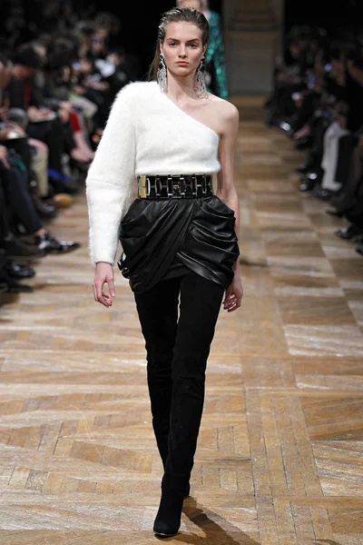 Look 17